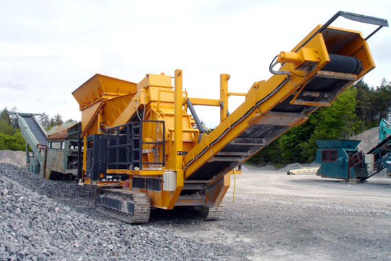 履帶式移動(dòng)反擊破碎站