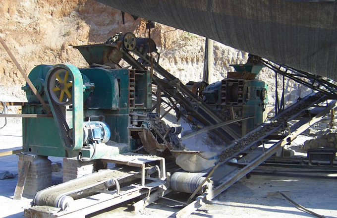 山東某脫硫石膏壓球機生產線